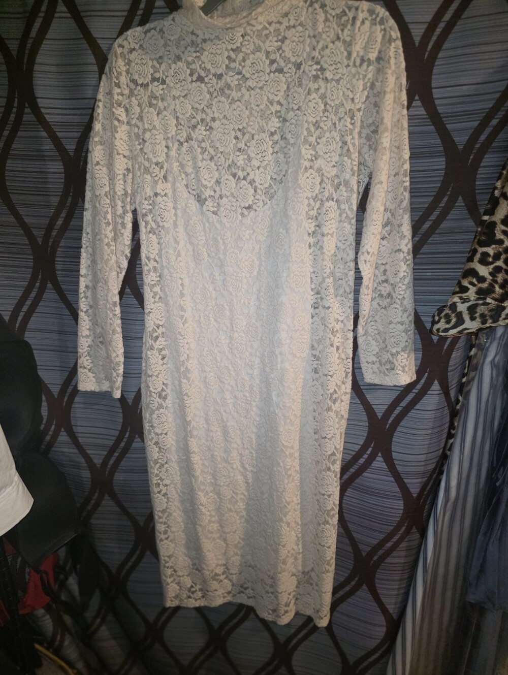 Express Cream Lace Long Sleeve Midi Dress